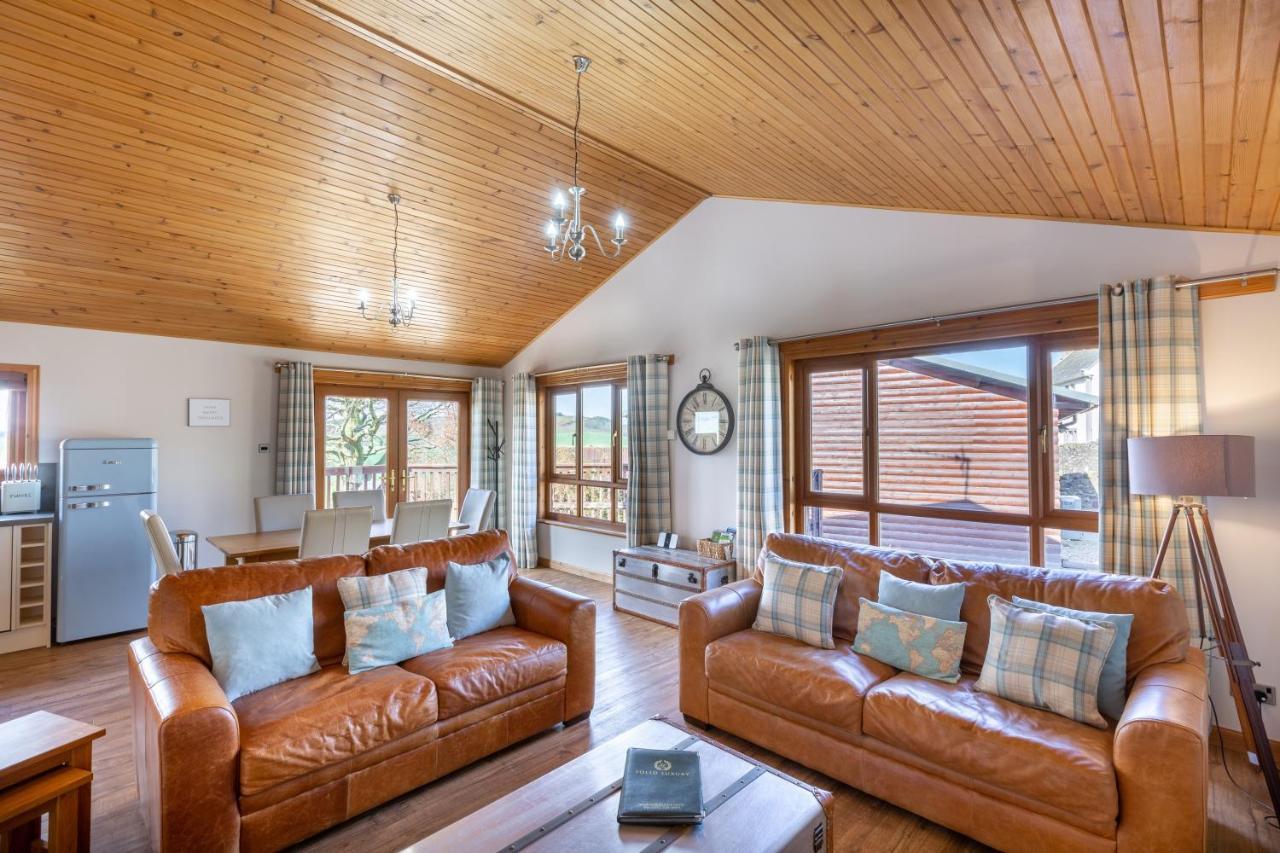 Douglas Fir Lodge With Hot Tub Near Cupar Fife Luthrie Exterior photo